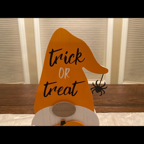 Trick or Treat Gnome & Give Thanks Gnome Signs - Picture 4 of 16